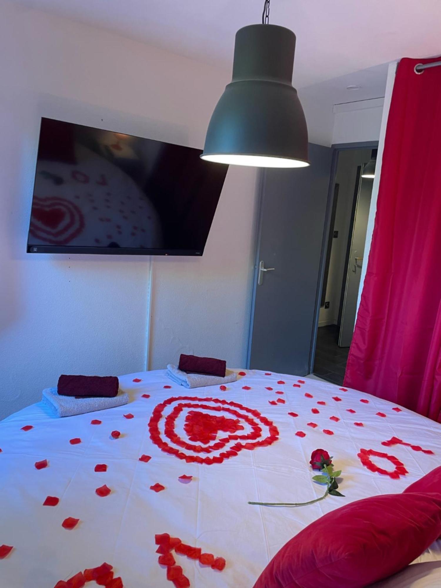 Joli T2, Jacuzzi, Lit Rond, Jardin, Parking Prive, Metro Apartment Toulouse Exterior photo